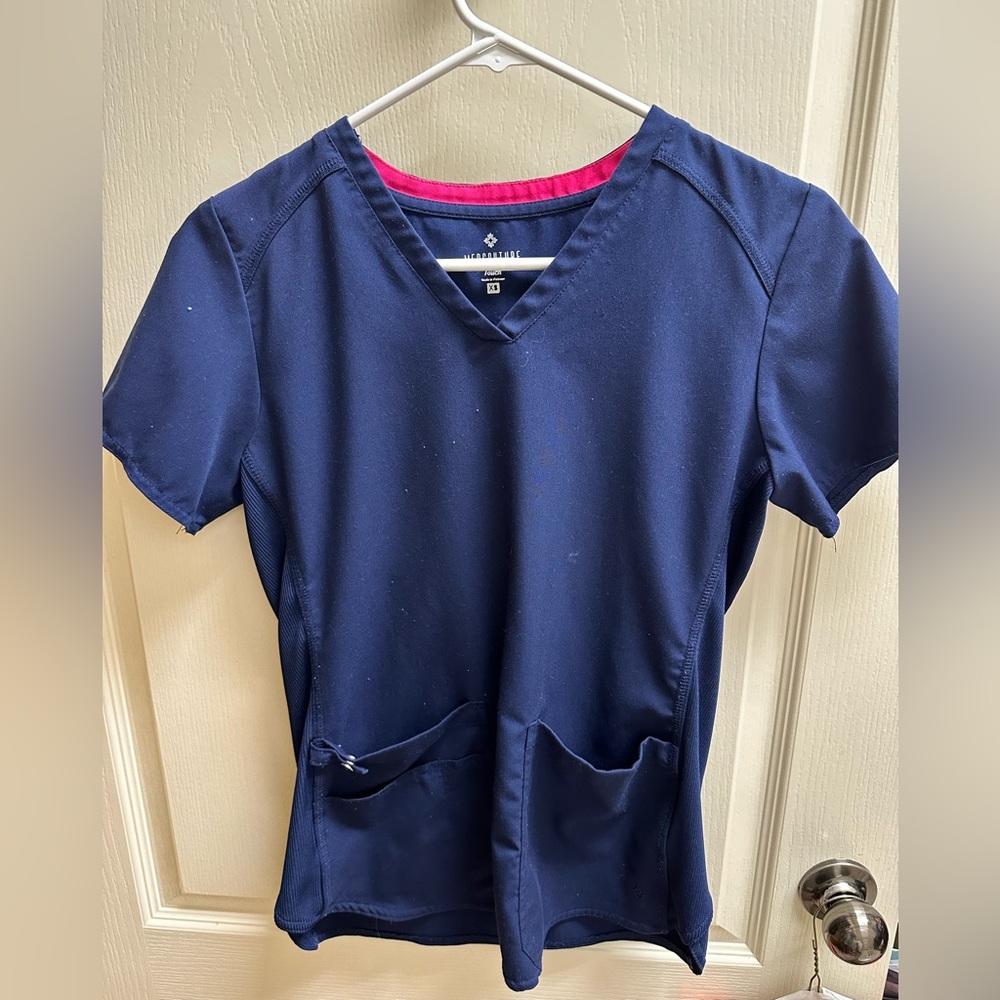 Med couture navy scrub set! Good condition. I just dont wear them anymore!